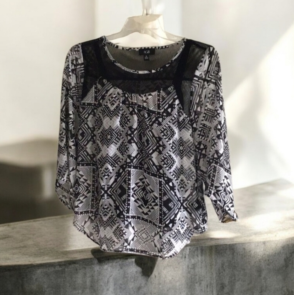 AGB long sleeve top Med NWT Black and white mesh
